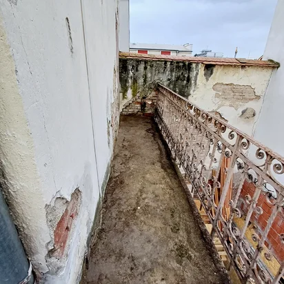 po vyčistený od nečistôt, ktoré pomáhali degradáci konštrukcie pavlače